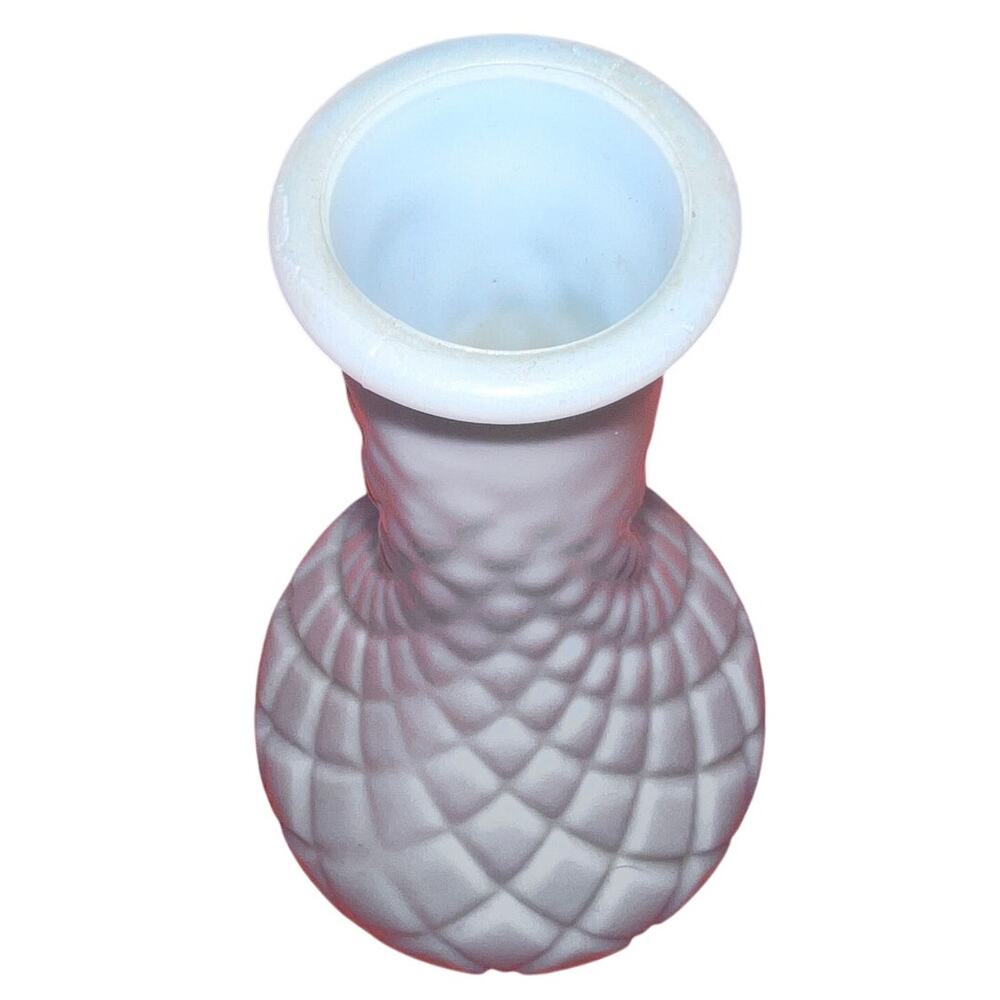Hoosier 1950s Milk Glass Bud Vase 6" Quilted Diamond Pattern #2907 Vintage - Picture 3 of 5